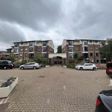 Canary Wharf Haven - Spacious & Homely Entire 1 Bedroom Flat Londra Esterno foto