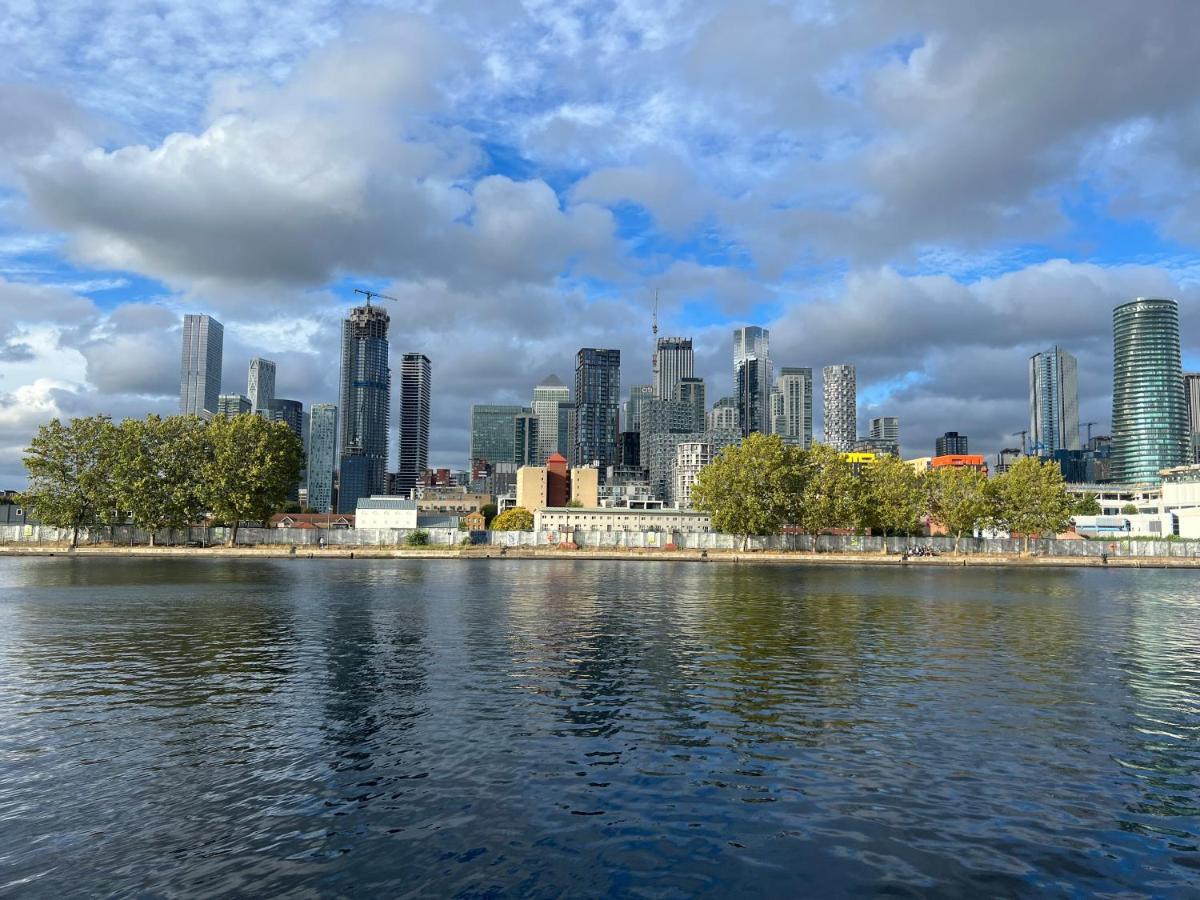 Canary Wharf Haven - Spacious & Homely Entire 1 Bedroom Flat Londra Esterno foto
