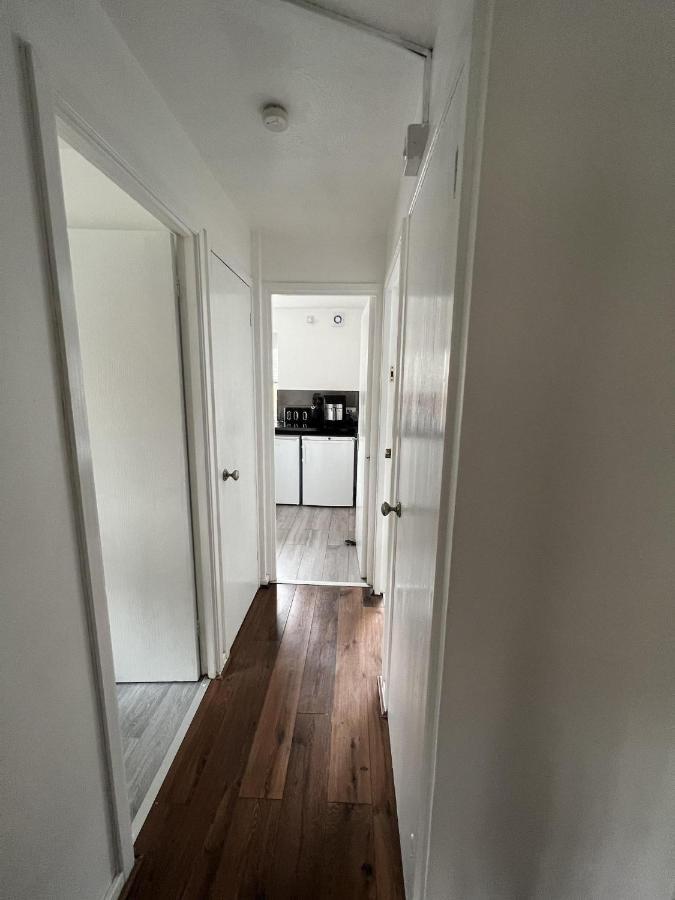 Canary Wharf Haven - Spacious & Homely Entire 1 Bedroom Flat Londra Esterno foto