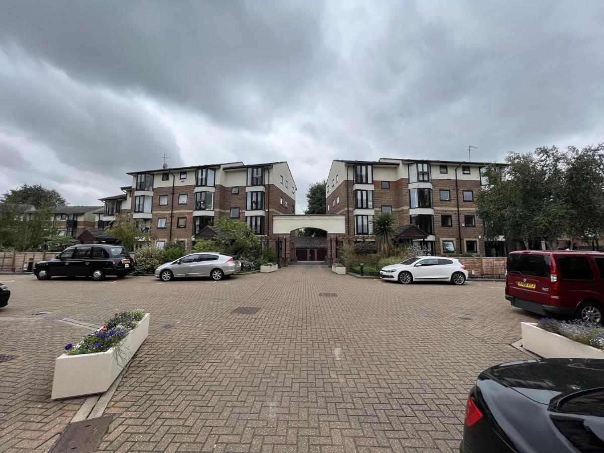 Canary Wharf Haven - Spacious & Homely Entire 1 Bedroom Flat Londra Esterno foto
