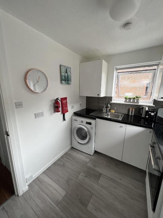 Canary Wharf Haven - Spacious & Homely Entire 1 Bedroom Flat Londra Esterno foto