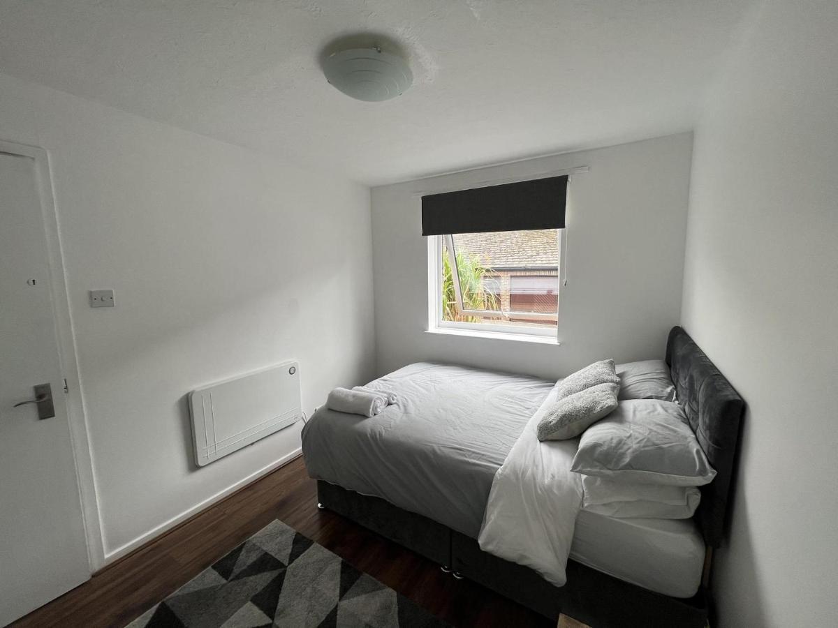 Canary Wharf Haven - Spacious & Homely Entire 1 Bedroom Flat Londra Esterno foto