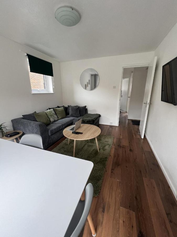 Canary Wharf Haven - Spacious & Homely Entire 1 Bedroom Flat Londra Esterno foto