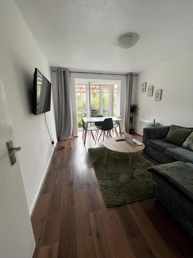 Canary Wharf Haven - Spacious & Homely Entire 1 Bedroom Flat Londra Esterno foto