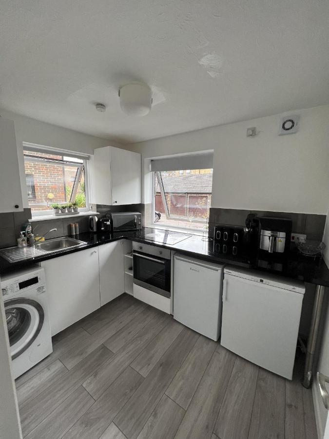 Canary Wharf Haven - Spacious & Homely Entire 1 Bedroom Flat Londra Esterno foto